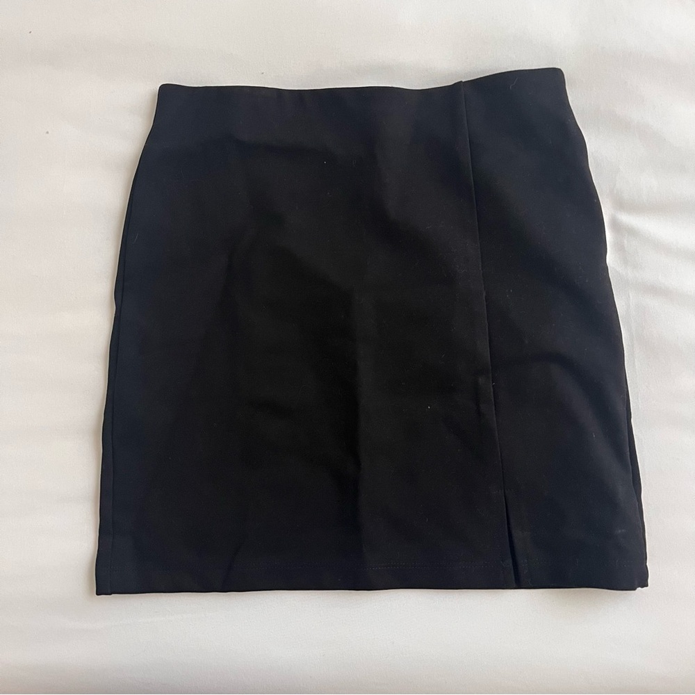Black elastic waist mango mini skirt with slit